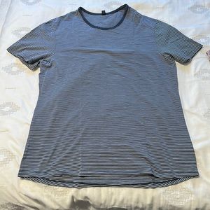 Lululemon tee shirt